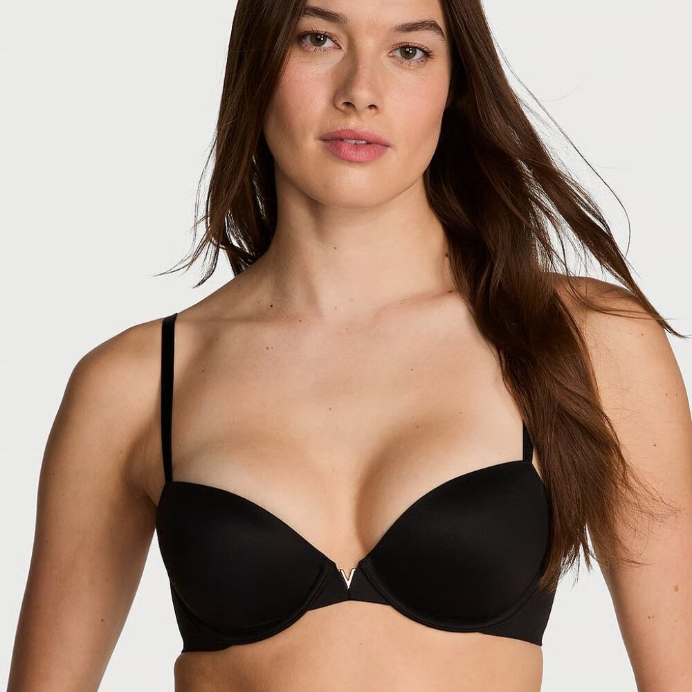 Women's Victoria Secret Black Underwire Bra.